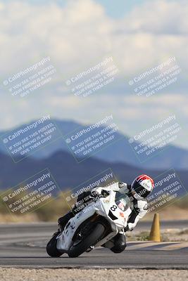 media/Nov-16-2025-Race Pace (Sun) [[8c5fa54630]]/Non Verified Riders (1st 20 Minutes)/5-Turn 15 (110pm)/